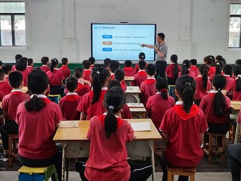 中山民進(jìn)“AI進(jìn)校園”活動(dòng)走進(jìn)恒美學(xué)校