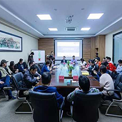 公司組織開展“增強(qiáng)顧客意識(shí)，提升員工素質(zhì)”大討論